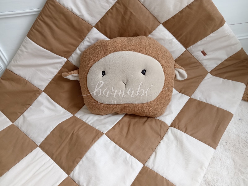 Puha Bari patchwork ölelő takaróval